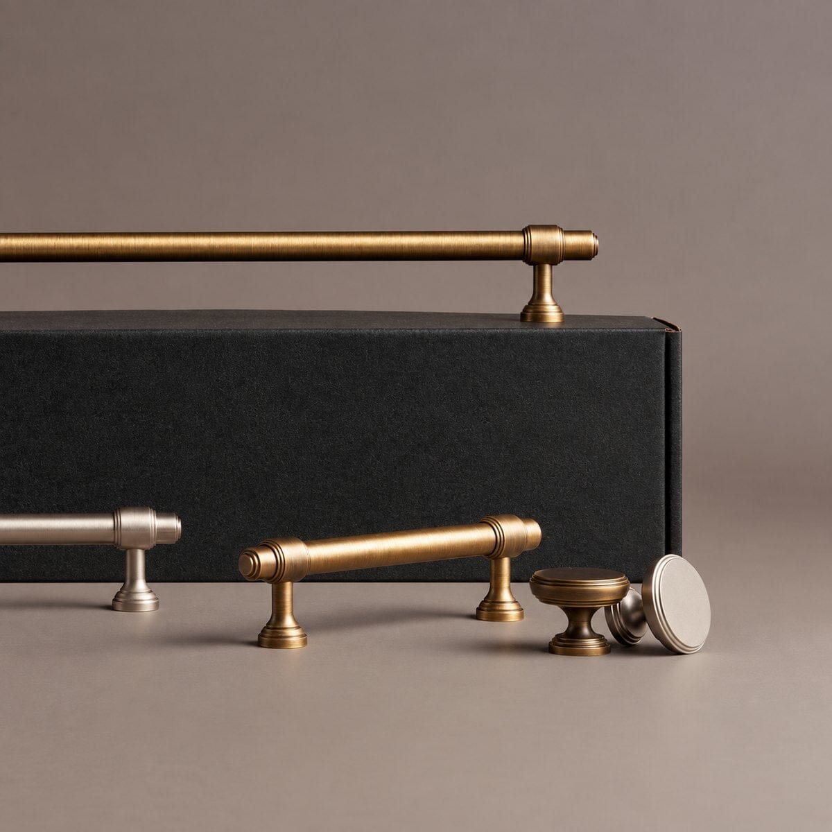 Möbelgriff aus massivem Messing – französischer Retro-Stil in Antik-Bronze